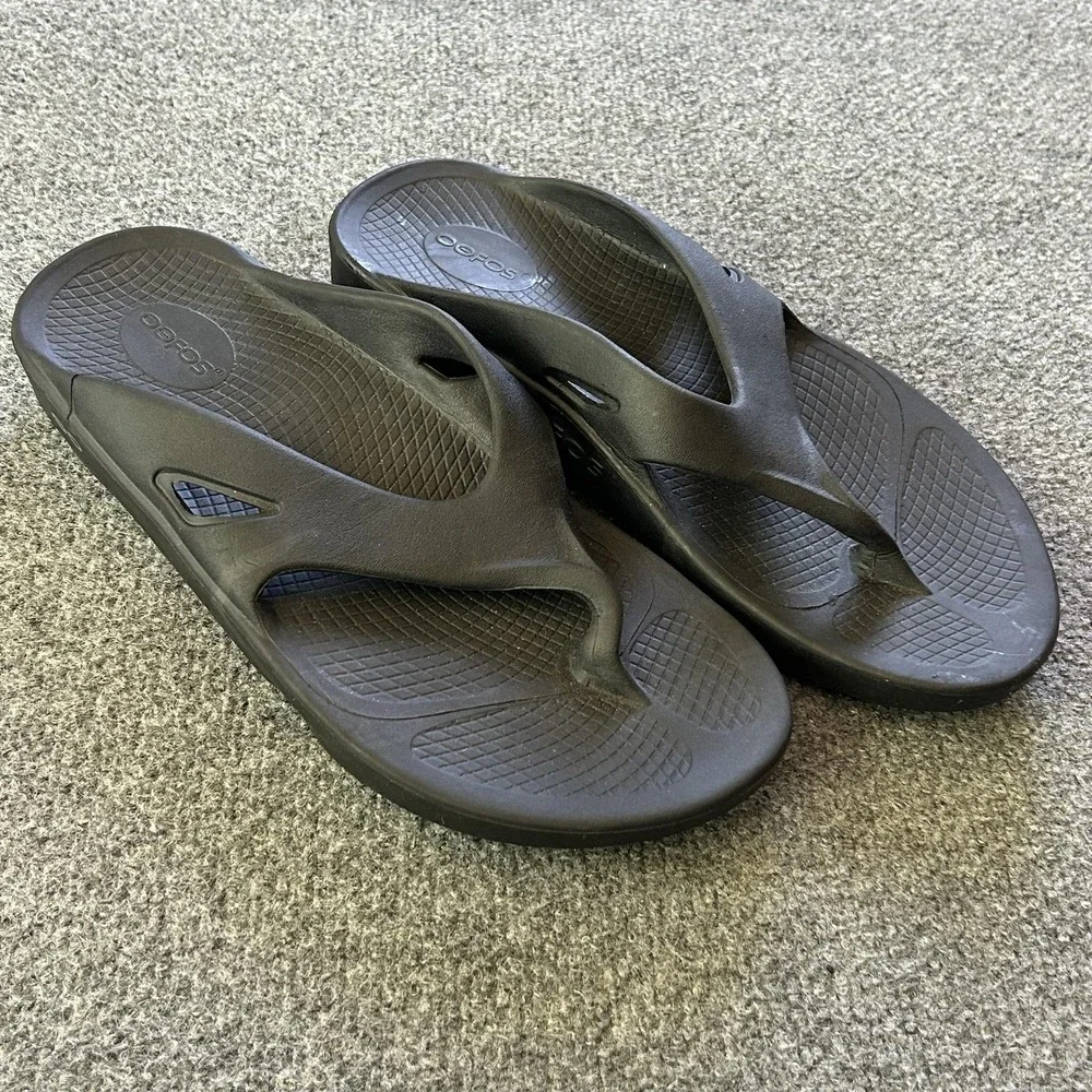 OOFOS Sandals Original  Mens 10 Women 12 EU 43 Black Thong Flip Flop Comfort